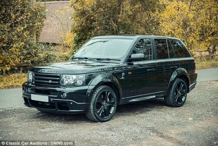 E bleu 100 mijë paund, David Beckham nxjerr në shitje “Range Rover”-in e krijuar për të (FOTO)