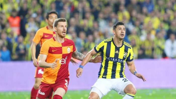 Derbi i zjarrtë i Stambollit dhuroi atmosferë, raste dhe plot duele, por përfundon pa gola