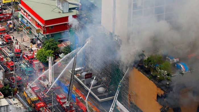 Zjarr në hotel, 4 të vdekur dhe 19 të zhdukur…(Foto)