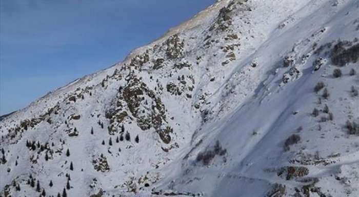 Zvicër, gjenden dy kufomat e skiatorëve të mbuluar nga orteku