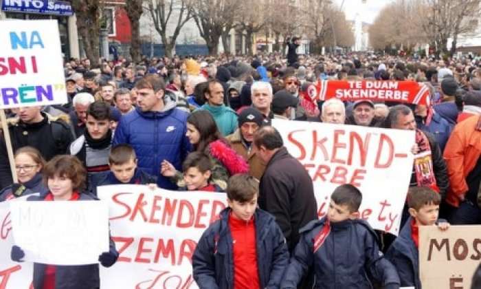Shkrimi i prestigjiozes “The Guardian”: Askush nuk trukon ndeshje si Skënderbeu