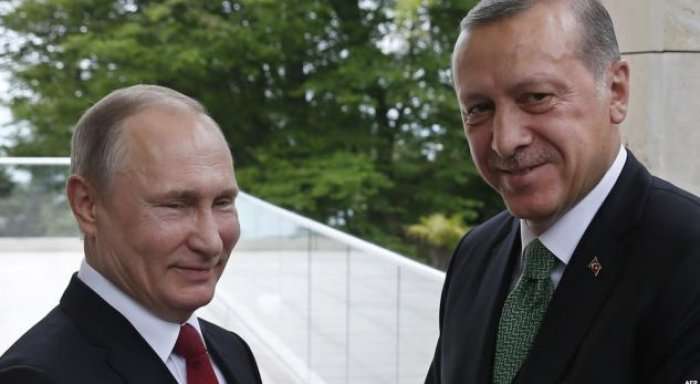Erdogan ndër të parët që telefonoi Putinin për t’i uruar fitoren