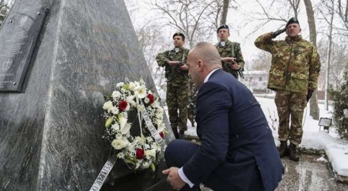 Haradinaj bëri homazhe te monumenti i ushtarëve të NATO-s