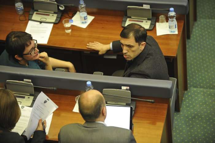Dardan Sejdiu kërkon lirimin e deputetëve të LVV-së