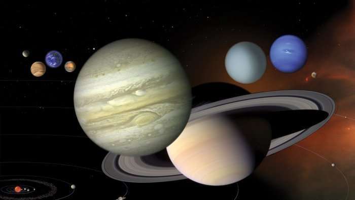 Astronomët: ‘Jupiteri nuk bën orbitë përreth diellit’