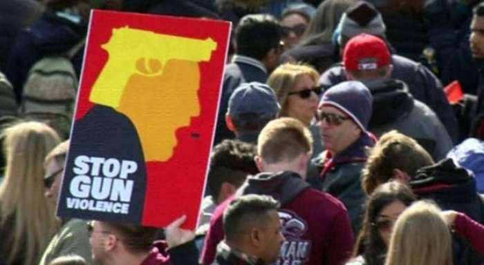 Në SHBA protestohet kundër armëve