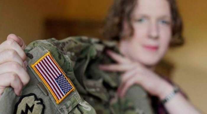 Trump, ndalon transgjinorët në ushtri