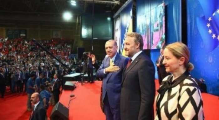 Boshnjakët: Erdogan është 'i dërguar i Zotit'