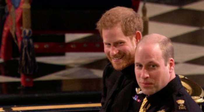 Lexuesit e buzëve zbulojnë se çfarë folën princi William dhe Harry në altar