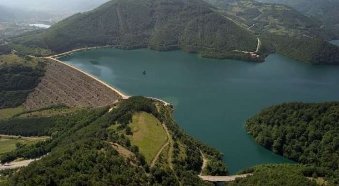 Serbia 'pushton' liqenin e Ujmanit në Mitrovicë