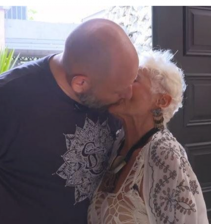 S*** me të dashurin 39-vjeçar, gjyshja tregon se si e përballon