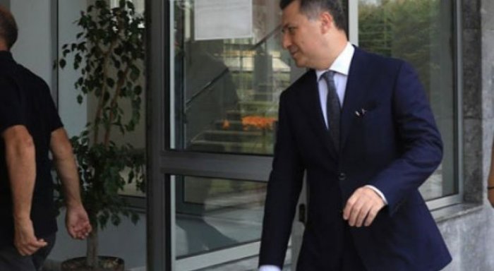 Policia maqedonase në derë të Gruevskit