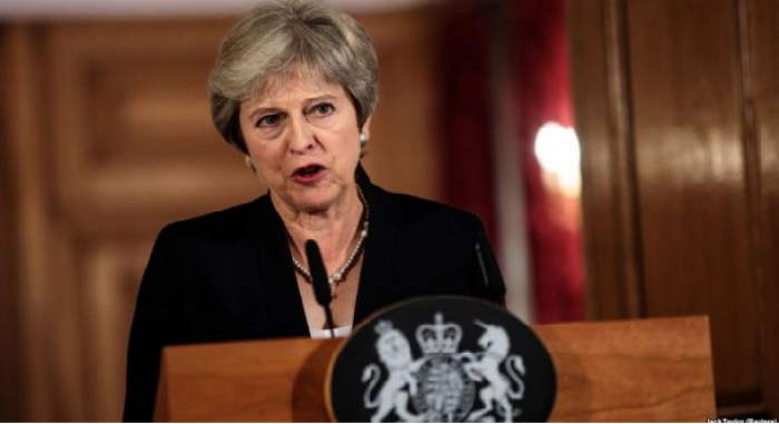 Kryeministrja britanike do të përballet me kabientin lidhur me paktin për Brexit'in