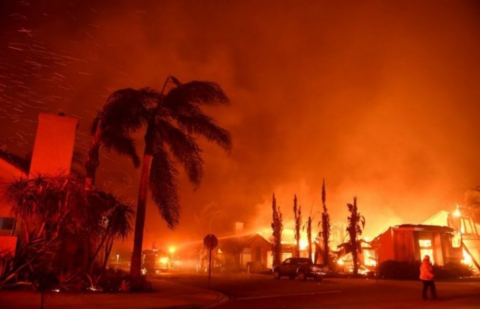 Shkon në 50 numri i të vdekurve në Kaliforni, mijëra zjarrfikës përleshen me flakët