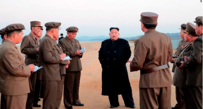Kim Jong Un teston armët e teknologjisë së lartë me mesazh për SHBA'të