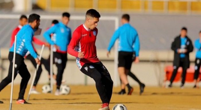 I braktisur nga prindërit dhe në varfëri, kjo është historia e lojtarit që kërkohet nga Shqipëria