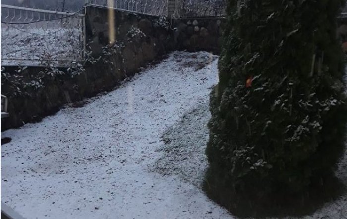 Bora arrin në 5 centimetra, në këtë fshat të Kosovës (Foto)