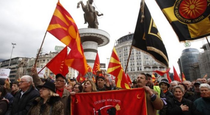 Maqedonasit nga diaspora bëjnë thirrje për protesta masive