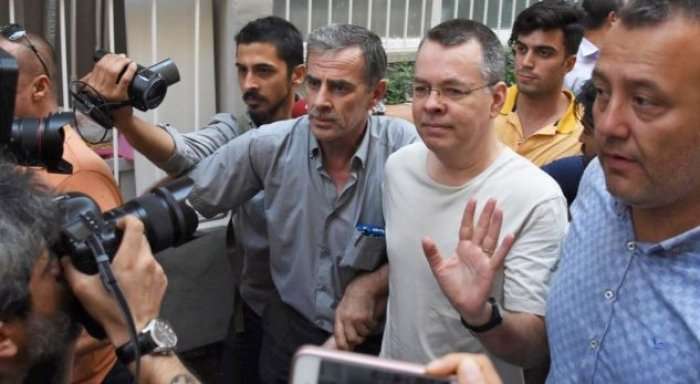 Përplasja SHBA-Turqi, pastori Brunson mund të lirohet