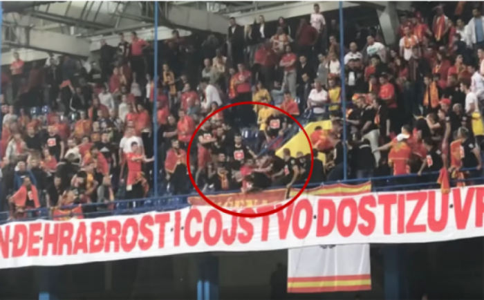 Rrahje masive mes serbëve dhe malazezëve në stadium (Video)