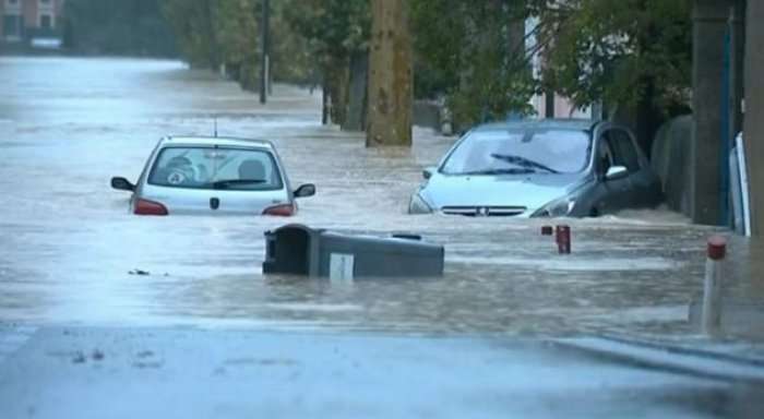 Rritet numri i viktimave nga të reshurat e shiut në Francë (Video)