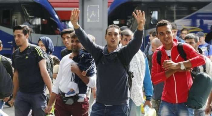 Franca 'shkarkon' fshehurazi emigrantë në tokën italiane