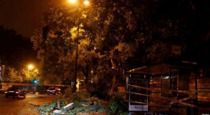 Uragani godet Portugalinë, mbi 30 mijë shtëpi mbesin pa energji elektrike