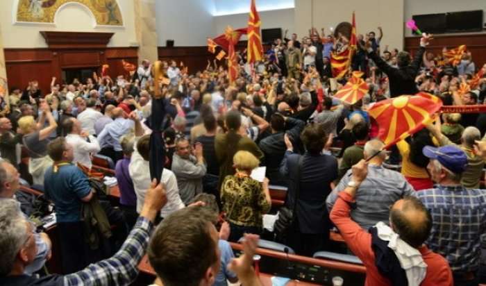 Zaev ofron amnisti për VMRO në këmbim të dy të tretave të shumicës