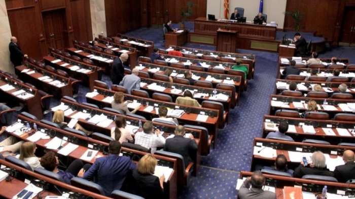 Nuk i kanë numrat: Kuvendi i Maqedonisë shtyn seancën për ndërrimin e emrit