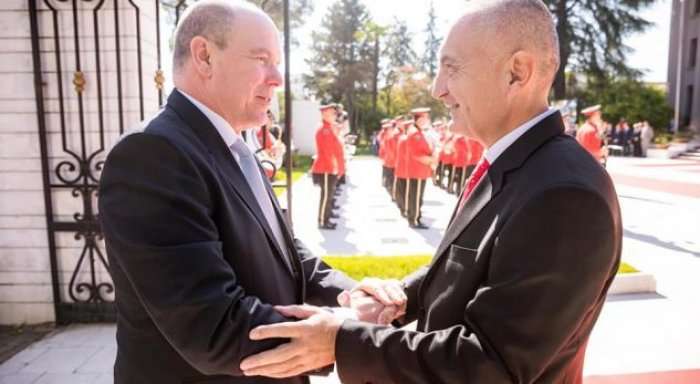 Princi i Monakos për herë të parë në Tiranë, takohet me Presidentin Meta
