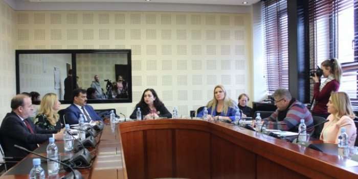 Thaçi lëshon mbledhjen, nuk kalon propozimi për raportin mbi dialogun