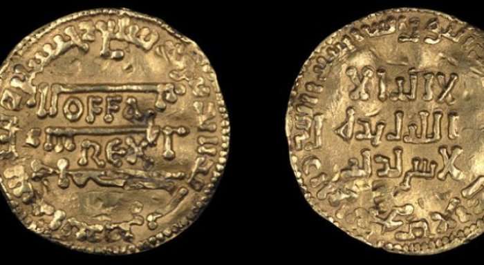 Zbulohen monedhat e mbretit britanik me fjalët “Allah” në to