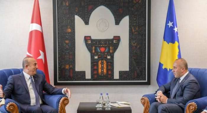 Haradinaj takohet me Çavusoglun, asnjë fjalë për mbylljen e shkollave dhe deportimin e ‘gylenistëve’ nga Kosova