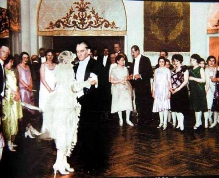Koha kur Ataturku vallëzonte me nusen shqiptare nga Floqi
