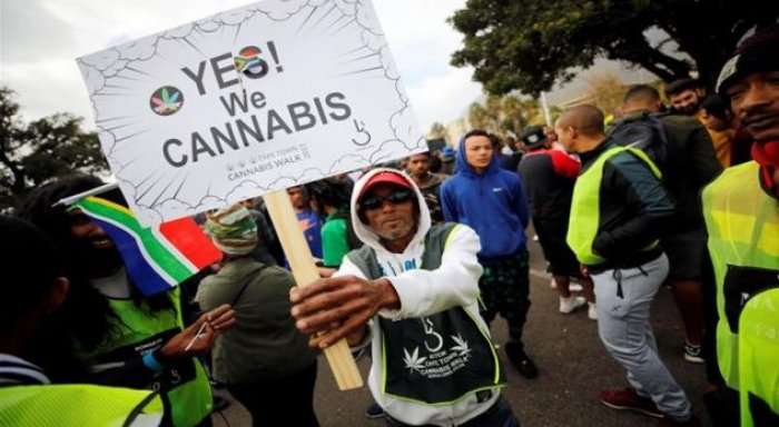 Afrika Jugore, legalizohet përdorimi i kanabisit