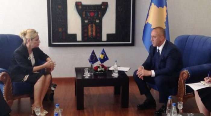 Apostolova dhe Haradinaj në një konferencë për media