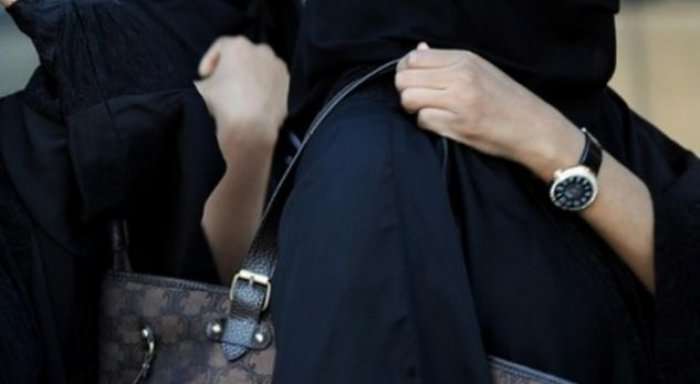 Gjykata saudite detyron babain të pajisë vajzën me pasaportë