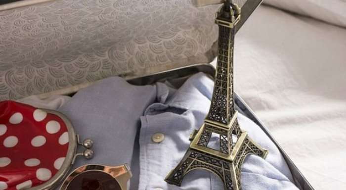 Policia franceze, konfiskon 20 tonë “Kulla Eiffel”