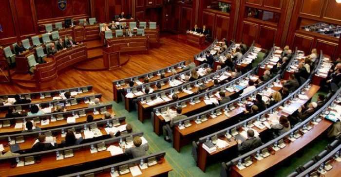 E enjtja e jashtëzakonshme në Kosovë, Kuvendi mban dy seanca