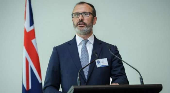 Fabrici: BE po përpiqet të lehtësojë dialogun Beograd-Prishtinë
