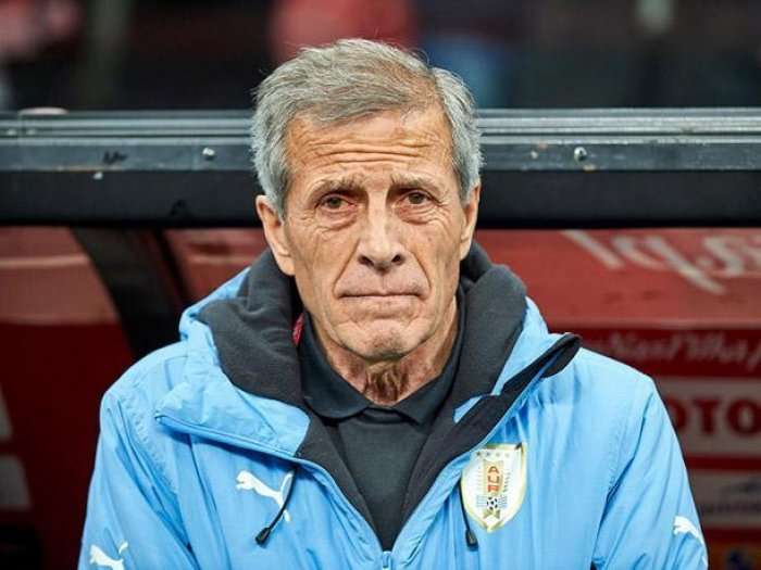 Tabarez edhe pse i sëmurë vazhdon kontratën me Uruguain