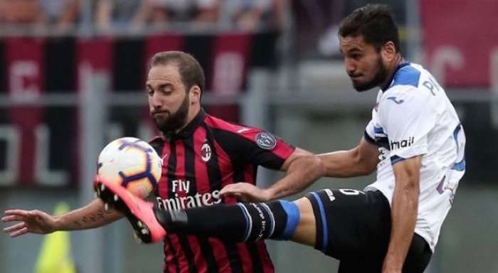 Atalanta me gol të vonshëm e ndal Milanin në një ndeshje dramatike