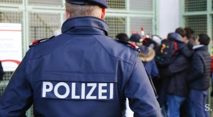 Dy kosovarë babë e djalë, rrahin dy policë zviceranë