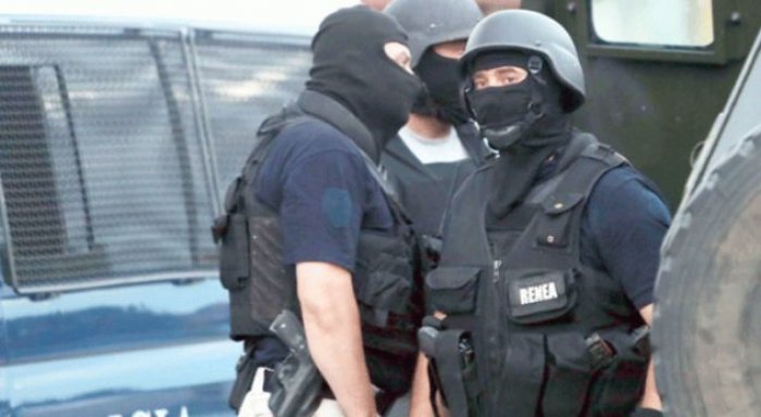 Policia “rrethon” Laçin dhe Lezhën, të paktën 22 persona shoqërohen