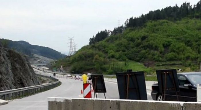 3 mln euro kosto! 4 muaj punime për të pastruar autostradën Tiranë- Elbasan