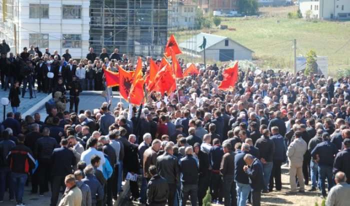 Veteranët e Dukagjinit japin ultimatum deri më 8 tetor, paralajmërojnë protesta jopaqësore