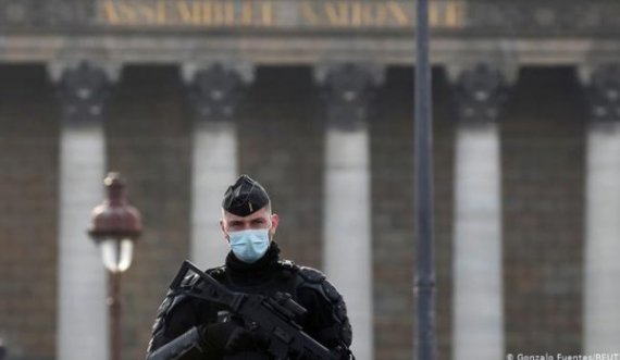 Gjendet i vdekur i dyshuari për vrasjen e tre policëve francezë