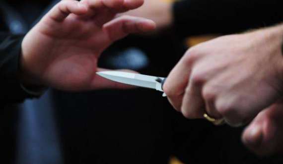 Ferizaj: I zuri duke konsumuar drogë, sulmohet me thikë 