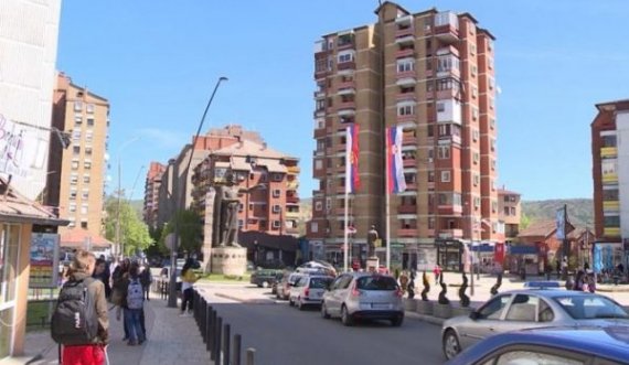 Dy kosovarë sulmohen fizikisht nga persona të panjohur në Mitrovicë të Veriut
