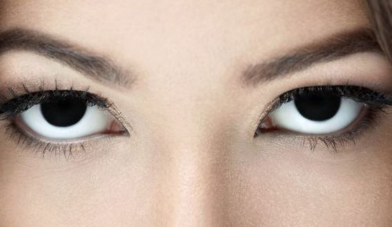 Pse është e pamundur të kemi sy të zi?